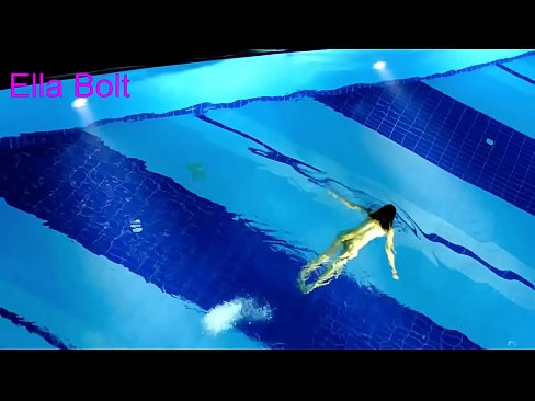 ❤️ Ik kin net ophâlde te sjen, jonge blonde fongen neaken swimmen yn ELLA BOLT resort pool ❤️❌ Pornofideo op fy.verhentai.ru