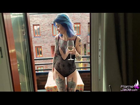 ❤️ Geweldich famke sûget mei in gulp en neukt hertstochtlik ûnder de iepen loft ❤️❌ Pornofideo op fy.verhentai.ru